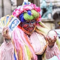 Alasan mengapa aku marah adalah karena COVID-19 semuanya tertinggal. Aku seniman dan seperti seniman lain aku perlu bekerja di festival untuk membayar tagihan dan hipotek, ujar Elaine.Foto: Instagram @mostpiercedwomanelainedavidson