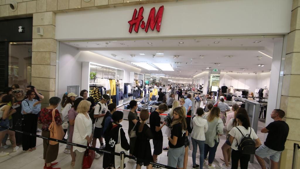 H&M Diserbu Pembeli Jelang Hengkang dari Rusia, Ini Foto Antreannya