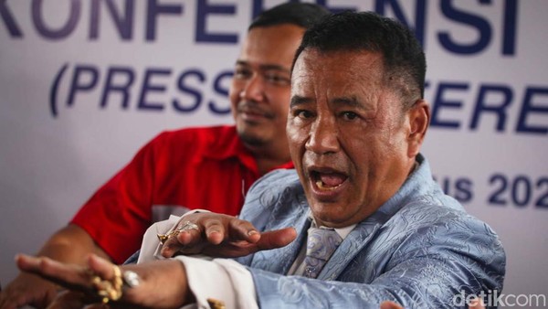 Hotman Paris Blak-blakan soal Beras Bansos yang Dikubur di Depok