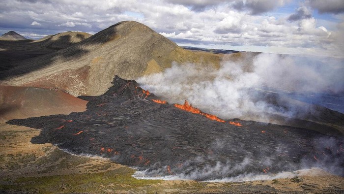 Iceland Volcano A close-up of the lava flowing from Fagradalsfjall volcano in Iceland on Wednesday Aug. 3, 2022, which is located 32 kilometers (20 miles) southwest of the capital of Reykjavik and close to the international Keflavik Airport. Authorities in Iceland say the volcano in the southwest of the country is erupting just eight months after its last eruption officially ended. (AP Photo/Marco Di Marco)
