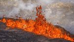 Penampakan Lava Pijar Letusan Gunung Berapi di Islandia Penampakan Lava Pijar Letusan Gunung Berapi di Islandia