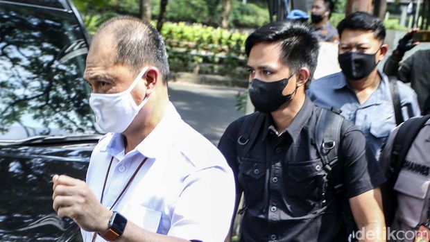 Isi Pasal 338 KUHP yang Jerat Bharada E di Kasus Brigadir J (Bharada E saat menjalani pemeriksaan di Komnas HAM)