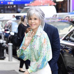 Jane Fonda Sindir Barbra Streisand di Panggung Oscar: Seharusnya Saya!