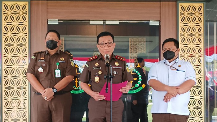 Kajati Banten Leonard Eben Ezer Simandjuntak Saat Konpers