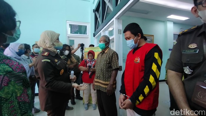 Kajati Jatim bebaskan PE tersangka kasis narkoba