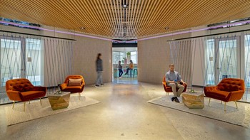 Ruangan-ruangannya dirancang lega dan kekinian serta nyaman. Foto: Office Snapshot