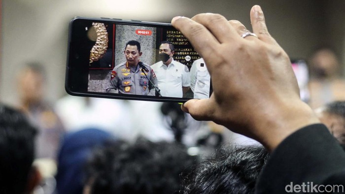 Kapolri Jenderal Listyo Sigit Prabowo bakal memutasi sejumlah personel polisi. Mereka diduga melanggar kode etik terkait penanganan kasus tewasnya Brigadir J.