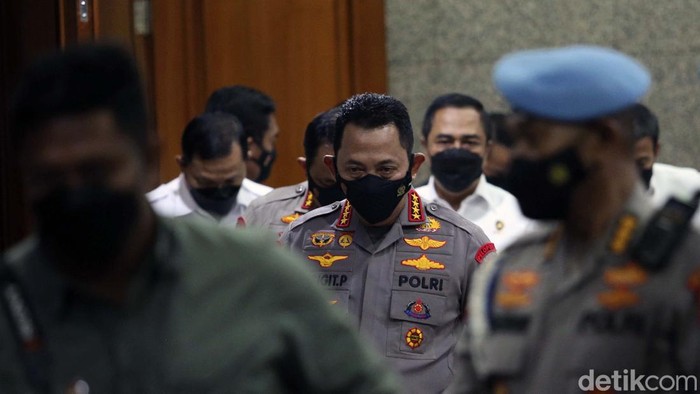 Kapolri Jenderal Listyo Sigit Prabowo bakal memutasi sejumlah personel polisi. Mereka diduga melanggar kode etik terkait penanganan kasus tewasnya Brigadir J.