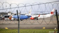 Agar pelaksanaan kebijakan ini berjalan sesuai ketentuan, maka Sesditjen Perhubungan Udara, Direktur Bandar Udara dan Direktur Angkutan Udara bertanggung jawab melakukan pengawasan.