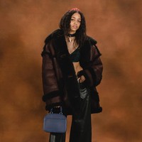 Inilah koleksi Coach musim dingin 2022. Desainer Stuart Vevers menghadirkan koleksi yang mencoba beresonansi dengan audiens lebih muda namun tetap memiliki konsep orisinil milik Coach. Foto: Dok. Coach.