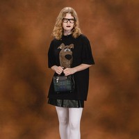 Inilah koleksi Coach musim dingin 2022. Desainer Stuart Vevers menghadirkan koleksi yang mencoba beresonansi dengan audiens lebih muda namun tetap memiliki konsep orisinil milik Coach. Foto: Dok. Coach.