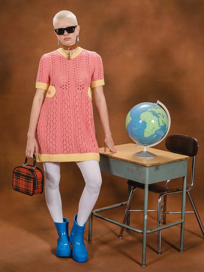 Inilah koleksi Coach musim dingin 2022. Desainer Stuart Vevers menghadirkan koleksi yang mencoba beresonansi dengan audiens lebih muda namun tetap memiliki konsep orisinil milik Coach. Foto: Dok. Coach.