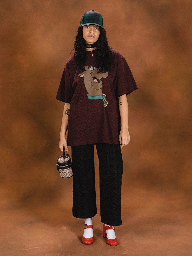 Inilah koleksi Coach musim dingin 2022. Desainer Stuart Vevers menghadirkan koleksi yang mencoba beresonansi dengan audiens lebih muda namun tetap memiliki konsep orisinil milik Coach. Foto: Dok. Coach.