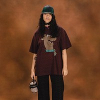 Inilah koleksi Coach musim dingin 2022. Desainer Stuart Vevers menghadirkan koleksi yang mencoba beresonansi dengan audiens lebih muda namun tetap memiliki konsep orisinil milik Coach. Foto: Dok. Coach.