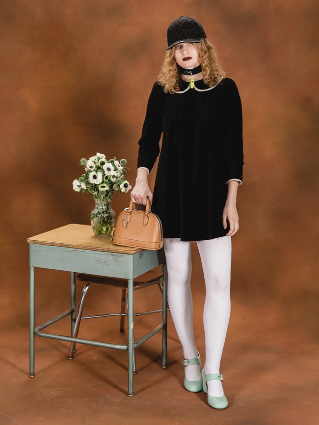 Inilah koleksi Coach musim dingin 2022. Desainer Stuart Vevers menghadirkan koleksi yang mencoba beresonansi dengan audiens lebih muda namun tetap memiliki konsep orisinil milik Coach. Foto: Dok. Coach.