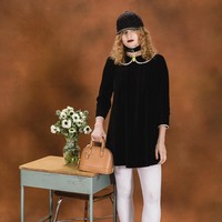 Inilah koleksi Coach musim dingin 2022. Desainer Stuart Vevers menghadirkan koleksi yang mencoba beresonansi dengan audiens lebih muda namun tetap memiliki konsep orisinil milik Coach. Foto: Dok. Coach.