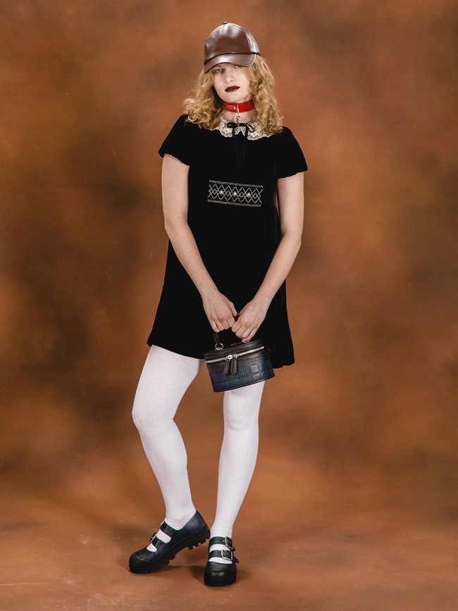 Inilah koleksi Coach musim dingin 2022. Desainer Stuart Vevers menghadirkan koleksi yang mencoba beresonansi dengan audiens lebih muda namun tetap memiliki konsep orisinil milik Coach. Foto: Dok. Coach.