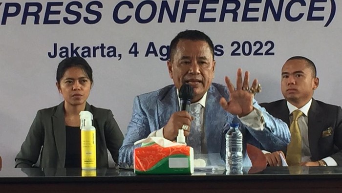 Konferensi pers pengacara JNE, Hotman Paris (Rakha-detikcom)
