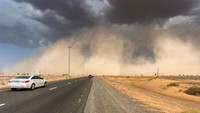 Di Uni Emirat Arab, badai pasir siap menerjang kawasan Dubai, 29 Agustus 2014.