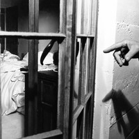 Marilyn Monroe seperti dikutip dari buku Marilyn Monroe: The biography yang diterbitkan Cooper Square Press, diketahui tinggal di kawasan Brentwood, Los Angeles, Amerika Serikat menjelang akhir hayatnya. Di rumah yang berada di Fifth Helena Drive itulah, Marilyn ditemukan meninggal dunia. Foto: Getty Images