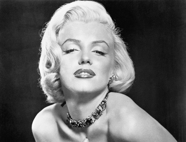 Terlahir dengan nama Norma Jeane Mortenson pada 1 Juni 1926, Marilyn Monroe dikenang sebagai seorang aktris, penyanyi, model dan ikon budaya pop pada tahun 50-an hingga 60-an. Overdosis obat-obatan merenggut nyawanya pada usia 36 tahun. Foto: Getty Images