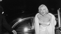 Sempat muncul laporan bahwa Marilyn Monroe mengalami overdosis akibat diberi obat-obatan hingga tidak sadar diri. Obat tersebut dilarutkan dengan air, kemudian diberikan kepada Marylin Monroe melalui yang cara tidak lazim yakni prosedur enema. (Foto: Getty Images)