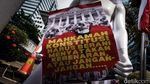 Aksi Teatrikal Protes UU Minerba di Depan MK, Ini Fotonya