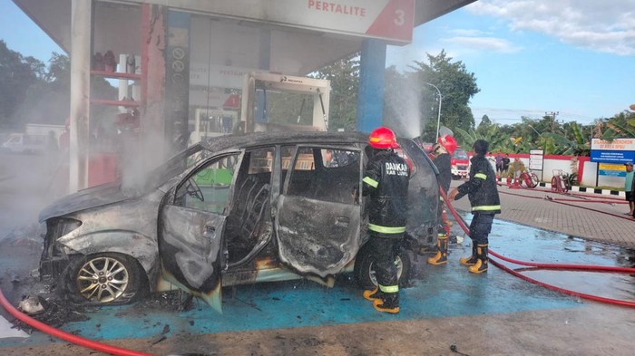 Mobil terbakar di SPBU Luwu, Sulsel.