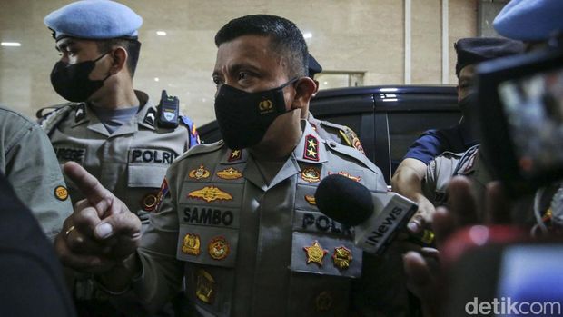Irjen Ferdy Sambo datang memenuhi panggilan pemeriksaan di Bareskrim Polri, Kamis (4/8/2022) Sambo diperiksa terkait dengan kasus penembakan yang dilakukan Bharada E yang menewaskan Brigadir J di rumah dinasnya.