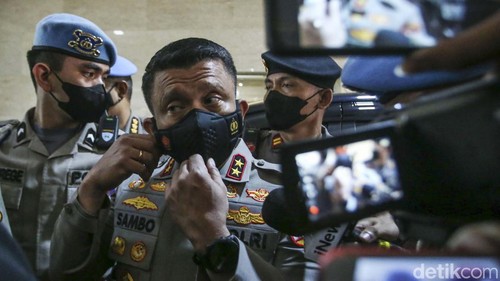 Irjen Ferdy Sambo datang memenuhi panggilan pemeriksaan di Bareskrim Polri, Kamis (4/8/2022) Sambo diperiksa terkait dengan kasus penembakan yang dilakukan Bharada E yang menewaskan Brigadir J di rumah dinasnya.