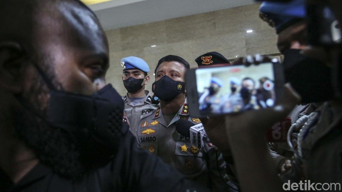 Irjen Ferdy Sambo datang memenuhi panggilan pemeriksaan di Bareskrim Polri, Kamis (4/8/2022) Sambo diperiksa terkait dengan kasus penembakan yang dilakukan Bharada E yang menewaskan Brigadir J di rumah dinasnya.