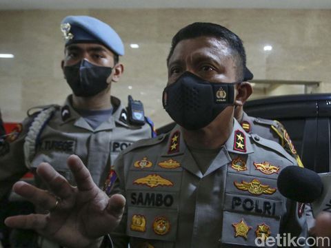 Irjen Ferdy Sambo datang memenuhi panggilan pemeriksaan di Bareskrim Polri, Kamis (4/8/2022) Sambo diperiksa terkait dengan kasus penembakan yang dilakukan Bharada E yang menewaskan Brigadir J di rumah dinasnya.