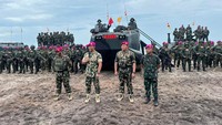 Widodo menyampaikan keyakinan hadirnya Andika sebagai warga kehormatan menambah semangat prajurit Marinir dalam bertugas. Prosesi pembaretan dilakukan usai Andika bersama pasukan Marinir ikut dalam perebutan sasaran musuh dengan teknik pertempuran jarak dekat.