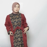 Setelah viral, Nur Aini mendapatkan banyak perubahan dan dukungan. Salah satunya nasib Nur Aini kini menjadi selebriti Instagram. Saat ini ia sudah mempunyai pengikut lebih dari 22,6 ribu di Instagram. Dia pun sukses menjadi endorser untuk skincare, restoran, softlens hingga baju. Foto: Dok. Instagram @ainhy_eny.