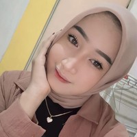 Nur Aini ingin warganet yang melihat video TikToknya untuk selalu bersyukur dan jangan mengeluh. Ia menekankan sebagai anak sebaiknya terus membantu dan berbakti kepada kedua orangtua. Semua butuh proses jangan lupa bersyukur bantu orang tua. Prosesnya memang berat, tapi hasilnya tak kalah hebat, insyaallah jangan lupa bersyukur bantu orang tua, tuturnya. Foto: Dok. Instagram @ainhy_eny.