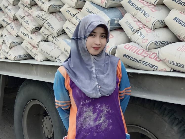 10 Foto Remaja Dulu Viral Jadi Kuli Cantik, Nasibnya Sekarang Jadi Begini