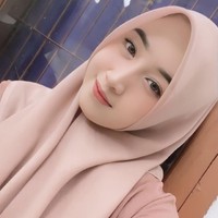 Dalam video selanjutnya, ia meletakkan alas di punggungnya untuk menyangkut semen. Video unggahan Nur Halisa sudah ditonton lebih dari 4,1 juta Views dan mendapatkan beragam reaksi dari warganet. Ada yang terharu atas kerja keras Nur Halisa dan mendoakannya agar kelak menjadi wanita yang sukses. Masyaa Allah selala jadi motivasi saya agar selalu bekerja dengan rasa syukur dan kesungguhan, semoga jadi amal baik mbak semuanya, ucap akun @madmag7. Foto: Dok. Instagram @ainhy_eny.