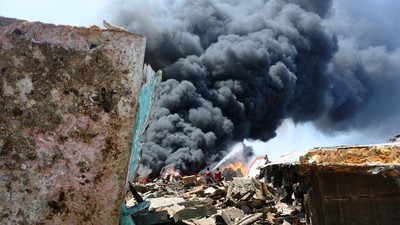 Pelabuhan Panarukan Jatim Membara, Apa yang Terbakar?