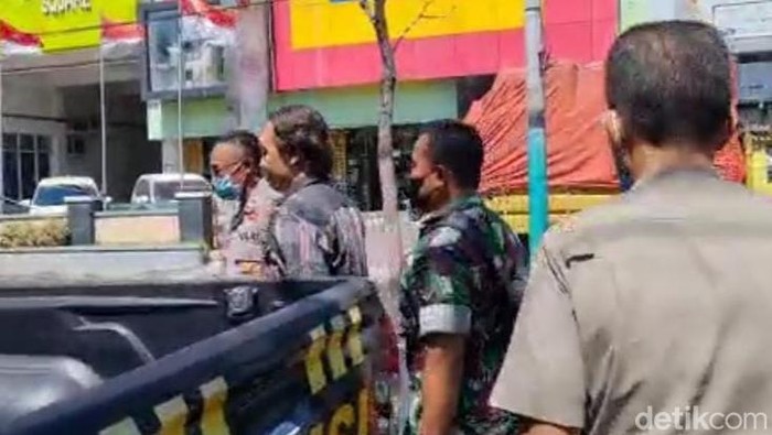 Pelaku saat diamankan Polsek Kebomas