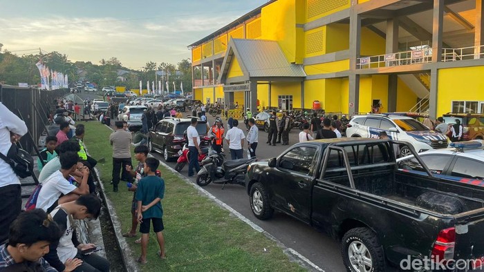 Penonton memadati Stadion BJ Habibie Parepare jelang duel PSM Makassar Vs Persija Jakarta