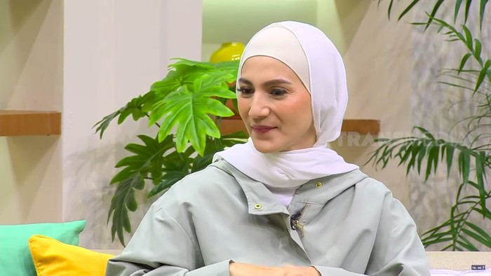Potret Wanda Hamidah Berhijab