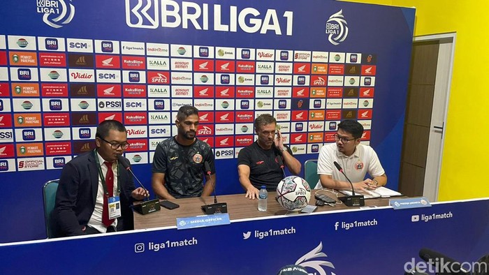 Prescon Persija Jakarta jelang lawan PSM Makassar.