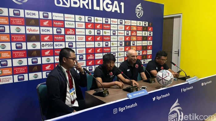 PSM Makassar menggelar konferensi pers sebelum menghadapi Persija Jakarta.