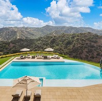 Kolam renang dengan panorama perbukitan di sekitaran Los Angeles menjadi daya tarik tersendiri. (Foto: Dok. Westside Estate Agency)