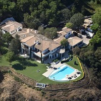 Berlokasi di kawasan elite Beverly Park, dekat Los Angeles, rumah tersebut dibeli dari aktor Sylvester Stallone seharga US$ 58 juta atau sekitar Rp 864 miliar. (Foto: Dok. Westside Estate Agency)