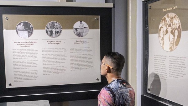 Terletak di jantung Kota Bengkulu, rumah yang berada di Kelurahan Anggut Atas, Kecamatan Gading Cempaka ini adalah saksi bisu dalam perjuangan kemerdekaan Indonesia. Di rumah tersebut, Presiden pertama Republik Indonesia, Sukarno diasingkan sejak 1938 hingga 1942. Terletak di jantung Kota Bengkulu, rumah yang berada di Kelurahan Anggut Atas, Kecamatan Gading Cempaka ini adalah saksi bisu dalam perjuangan kemerdekaan Indonesia. Di rumah tersebut, Presiden pertama Republik Indonesia, Sukarno diasingkan sejak 1938 hingga 1942.
