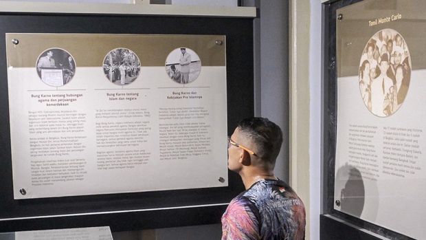 Menparekraf Sandiaga mengunjungi Rumah Bekas Kediaman Bung Karno di Bengkulu, Rabu (3/8/2022).
