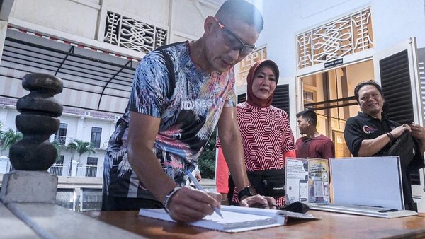 Sandiaga mengunjungi rumah Bung Karno itu hari Rabu 3 Agustus 2022. Kehadirannya di Bengkulu dalam rangka mendorong pengembangan wisata berbasis sejarah di Bengkulu.