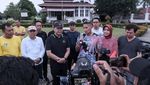 Momen Sandiaga Cuci Muka di Sumur Tua Rumah Bung Karno