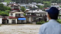 Banjir ini disebabkan hujan deras yang melanda Jepang. (Kyodo/Reuters).